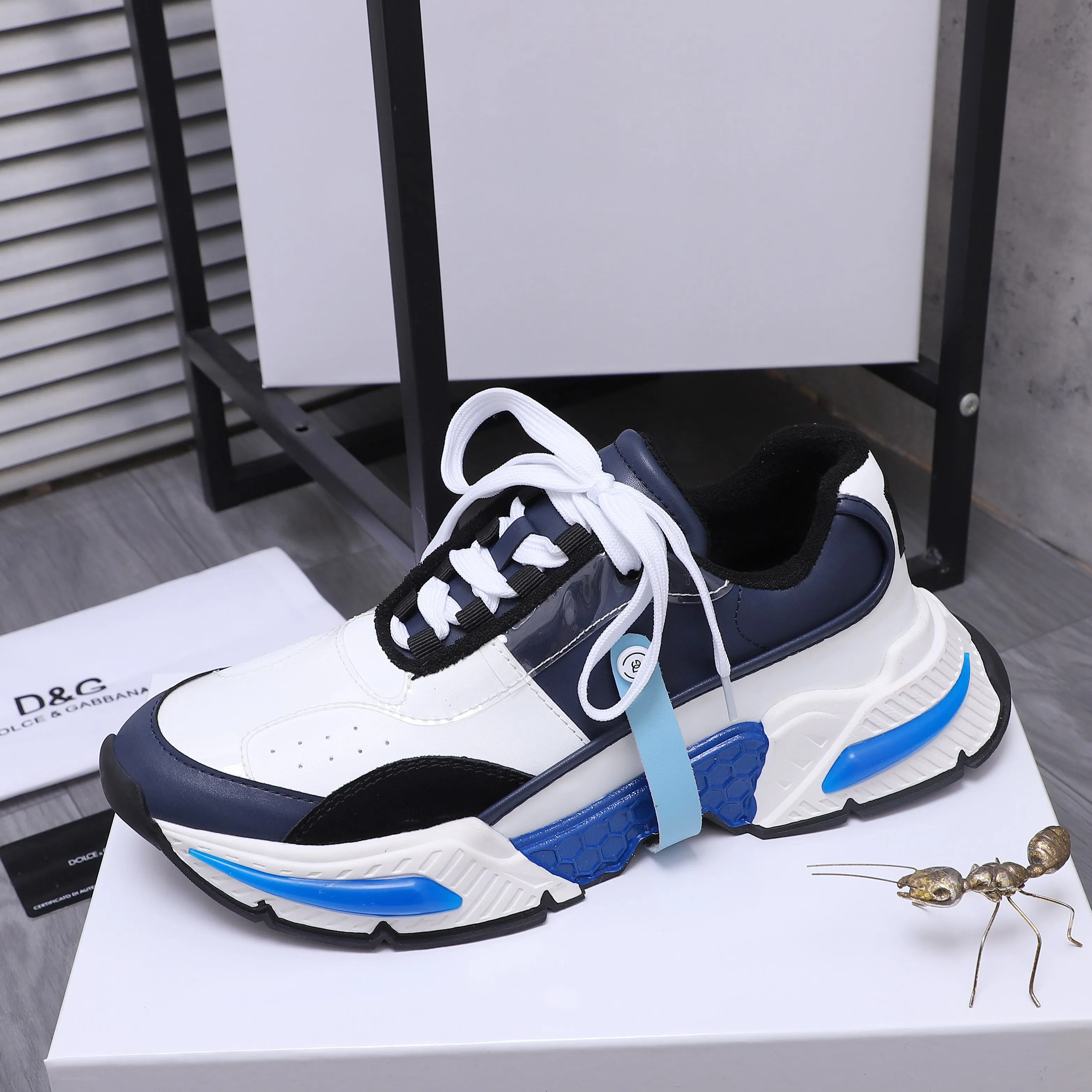 Men's shoes 💰560 Product trademark: DG (Dolce & Gabbana) Couple casual shoes Regular size: 35-46 Product materials: Selected cowhide stitching upper, short velvet lining, cowhide insole, original outsole
